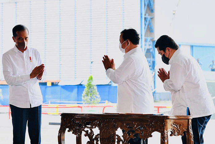 Menteri BUMN Erick Thohir menyambut positif peluncuran holding BUMN industri pertahanan atau Defend ID oleh Presiden Joko Widodo di Jawa Timur.