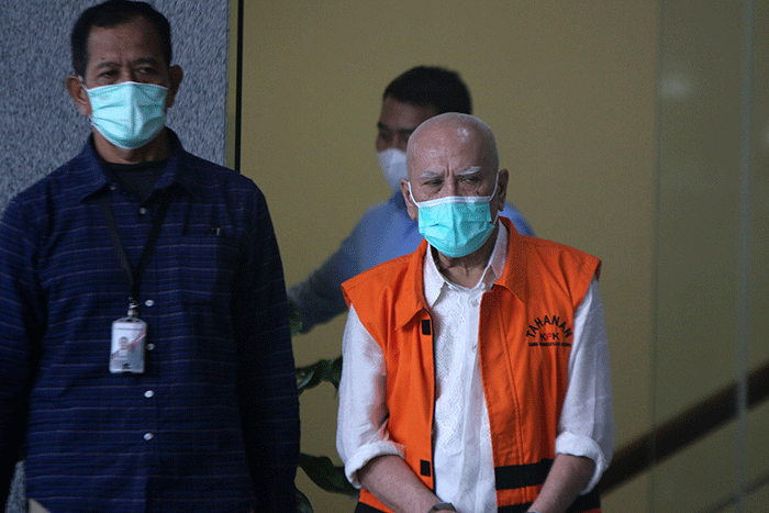 Tersangka mantan Wali Kota Banjar, Herman Sutrisno usai diperiksa di Gedung KPK Merah Putih, Jakarta, Kamis (21/4/2022).