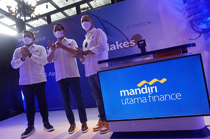 Peluncuran program special fasilitas pembiayaan khusus tenaga kesehatan oleh Mandiri Utama Finance (MUF) di Jakarta, Kamis (21/4/2022).