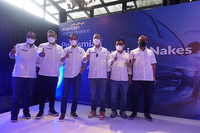 Peluncuran program special fasilitas pembiayaan khusus tenaga kesehatan oleh Mandiri Utama Finance (MUF) di Jakarta, Kamis (21/4/2022).
