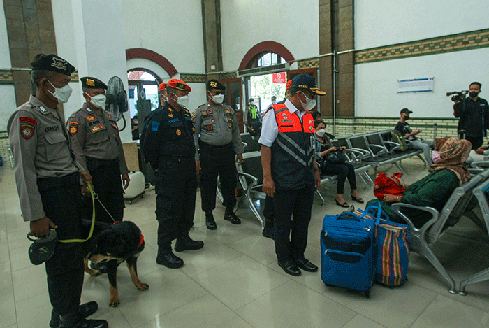 KAI Daop 4 Semarang melaksanakan Apel Gelar Pasukan di halaman parkir Stasiun Semarang Tawang, Jawa Tengah, Jumat (22/4/2022).