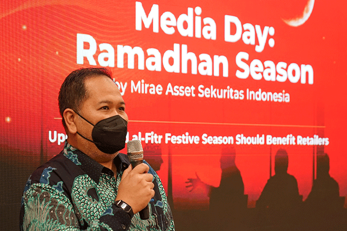 Direktur Mirae Asset Sekuritas Indonesia, Arisandhi Indrowisatio memberikan sambutan saat media Day, Ramadhan Season Mirae Asset Sekuritas Indonesia.