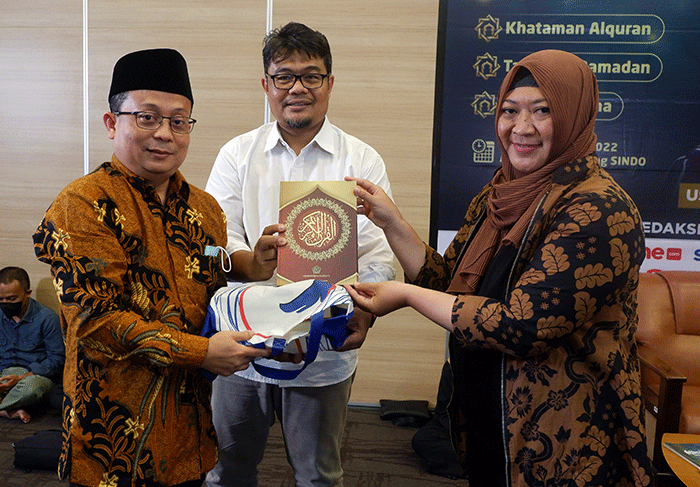 Ustaz Yusuf Mansur memberikan tausiyah pada acara Tausiyah dan Khataman Al-Qur'an bertajuk Cahaya Ramadhan di Auditorium Gedung SINDO, Kamis (21/4/2022).