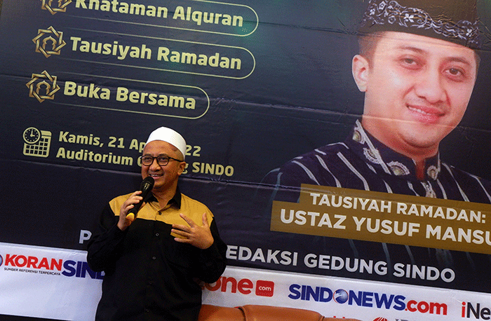 Ustaz Yusuf Mansur memberikan tausiyah pada acara Tausiyah dan Khataman Al-Qur'an bertajuk Cahaya Ramadhan di Auditorium Gedung SINDO, Kamis (21/4/2022).