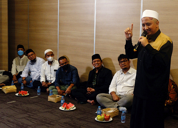Ustaz Yusuf Mansur memberikan tausiyah pada acara Tausiyah dan Khataman Al-Qur'an bertajuk Cahaya Ramadhan di Auditorium Gedung SINDO, Kamis (21/4/2022).