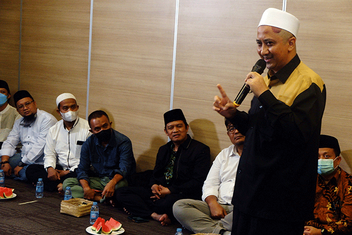Ustaz Yusuf Mansur memberikan tausiyah pada acara Tausiyah dan Khataman Al-Qur'an bertajuk Cahaya Ramadhan di Auditorium Gedung SINDO, Kamis (21/4/2022).