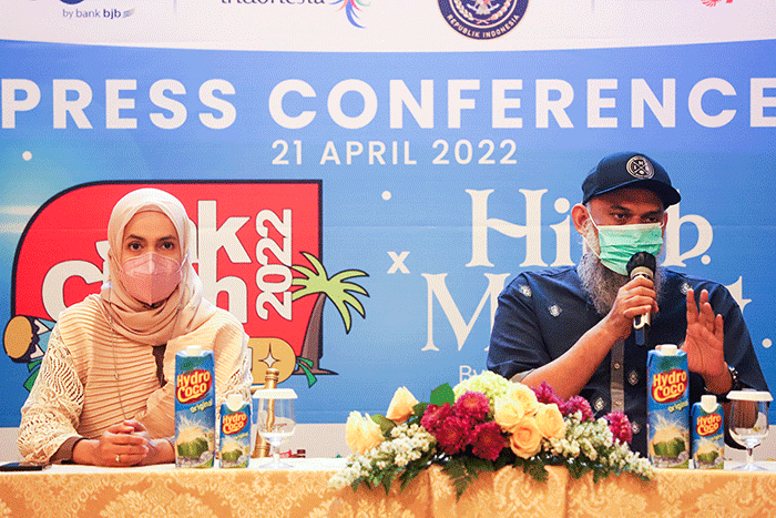 Owner Jakcloth Achmad Ichsan Nasution (kanan) bersama Owner Hijab Fest Sheena Krisnawati menggelar Konferensi pers penyelenggaraan event Jakcloth.