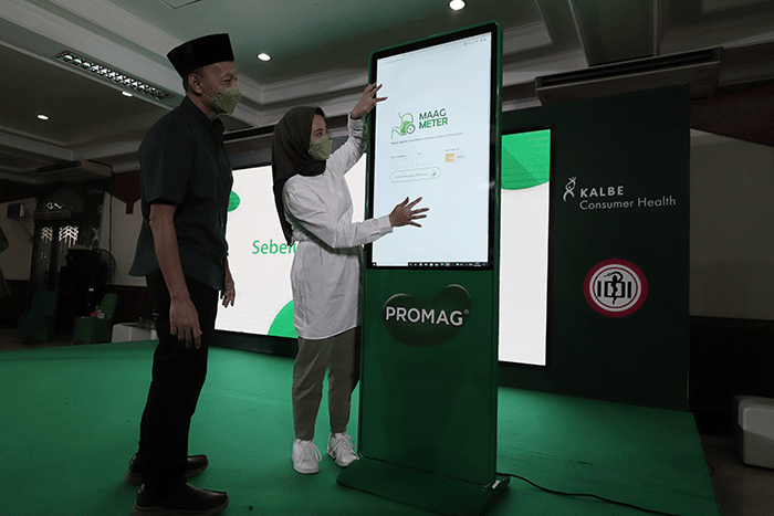 Selain itu Kalbe juga melakukan disinfeksi dan bersih bersih 750 masjid.