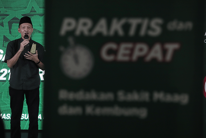 Selain itu Kalbe juga melakukan disinfeksi dan bersih bersih 750 masjid.