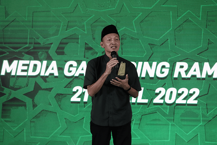 Selain itu Kalbe juga melakukan disinfeksi dan bersih bersih 750 masjid.