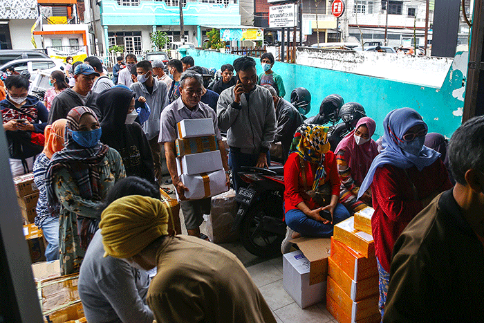 Jelang lebaran pengiriman paket makanan khususnya pempek membludak, seperti di jasa pengiriman barang mengunakan truk dingin AKR (Aneka Kuliner Raya).
