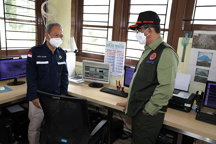 Kepala BNPB Letjen TNI Suharyanto meninjau Pos Pengamatan Gunungapi Merapi Babadan yang berada di wilayah Kabupaten Magelang, Jawa Tengah.