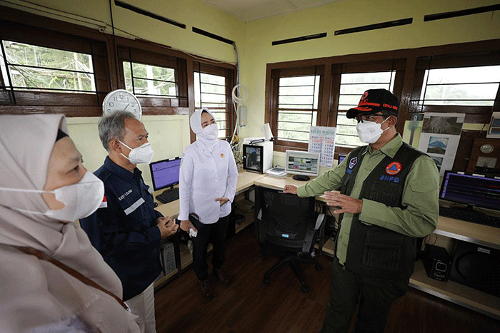 Kepala BNPB Letjen TNI Suharyanto meninjau Pos Pengamatan Gunungapi Merapi Babadan yang berada di wilayah Kabupaten Magelang, Jawa Tengah.
