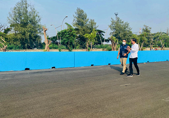 Presiden pun berharap proyek pembangunan sirkuit tersebut dapat berjalan sesuai dengan jadwal yang telah ditetapkan.