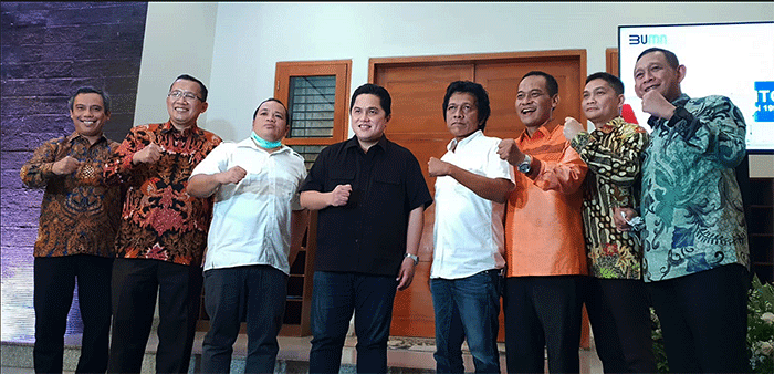 Penyerahan bantuan unit rumah kepada keluarga ahli waris pejuang reformasi di Jakarta, Senin (25/4/2022).