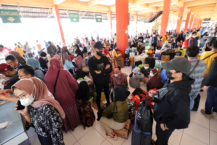 H-5 Lebaran, Terminal Kampung Rambutan Dipadati Pemudik