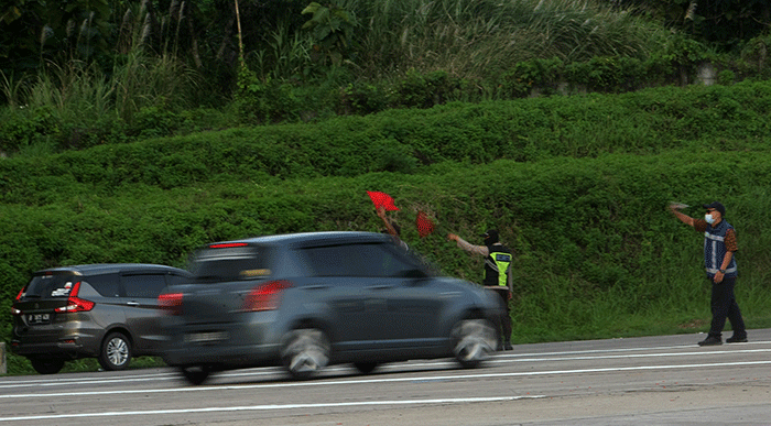 Penerapan One Way Di Tol Kalikangkung Semarang