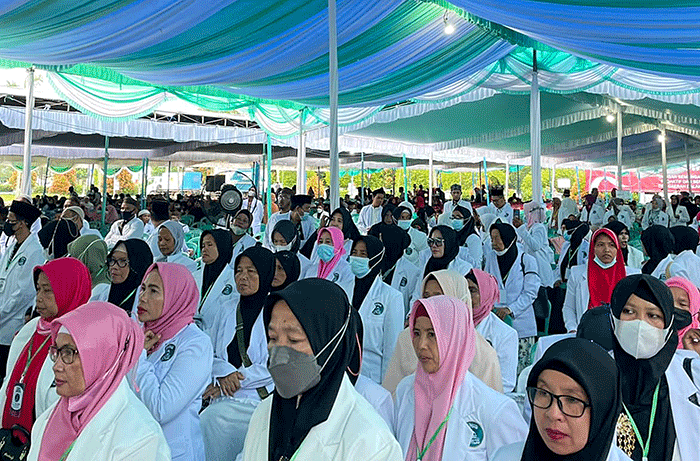Menteri BUMN Erick Thohir yang juga Pembina Umum Majelis Dzikir At-Thohir menghadiri Tabligh Akbar Dan Santunan Anak Yatim Majelis Dzikir At-Thohir.