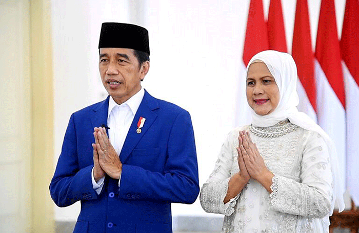 Presiden Joko Widodo beserta Ibu Iriana Joko Widodo menyampaikan ucapan selamat Idulfitri 1443 Hijriah.