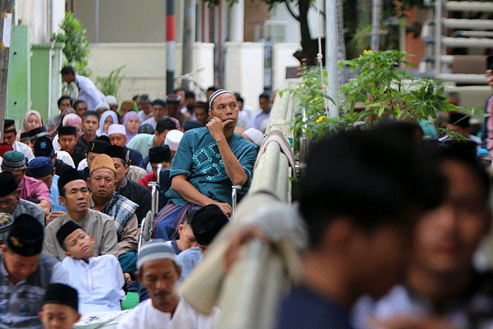Warga Pulau Panggang melaksanakan Ibadah shalat Idul fitri 1443 H di Masjid An-ni'mah, Kepulauan seribu Utara Provinsi DKI Jakarta, Senin (2/5/2022).