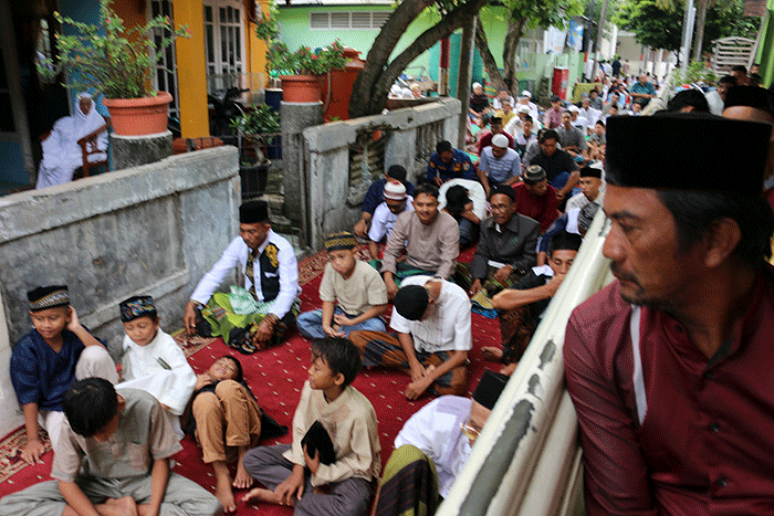 Warga Pulau Panggang melaksanakan Ibadah shalat Idul fitri 1443 H di Masjid An-ni'mah, Kepulauan seribu Utara Provinsi DKI Jakarta, Senin (2/5/2022).