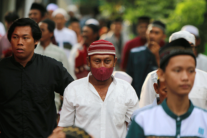 Warga Pulau Panggang melaksanakan Ibadah shalat Idul fitri 1443 H di Masjid An-ni'mah, Kepulauan seribu Utara Provinsi DKI Jakarta, Senin (2/5/2022).