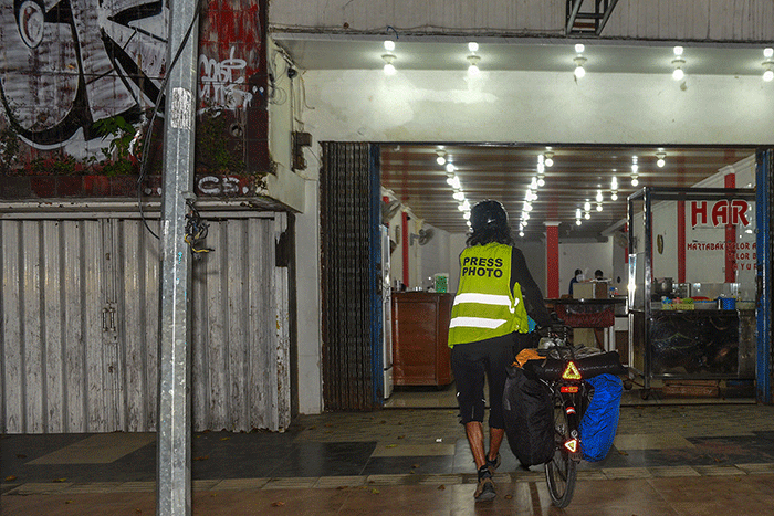 Veri Sanovri pemudik yang mengunakan sepeda dari Serpong, Kota Tangerang, Provinsi Banten sampai di Kota Palembang, Minggu (1/5/2022).