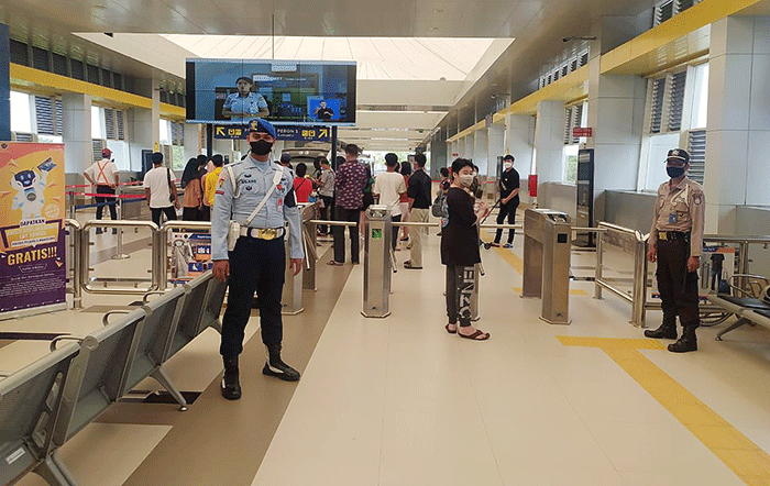 Sejumlah Pangkalan TNI AU (Lanud) yang berdampingan dalam satu kawasan dengan bandar udara (Bandara), melaksanakan pengamanan Idul Fitri 1443 H.