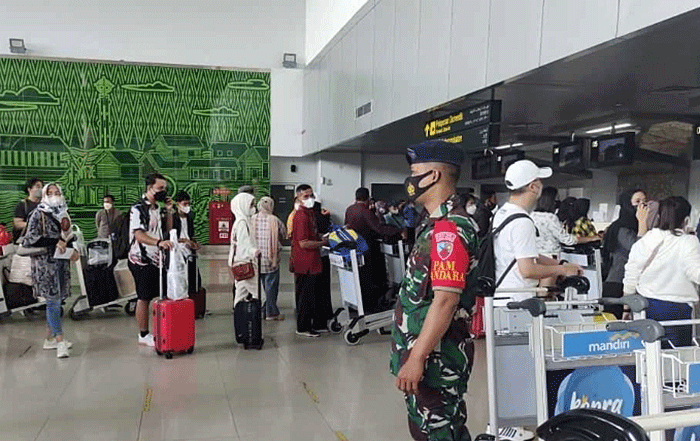 Sejumlah Pangkalan TNI AU (Lanud) yang berdampingan dalam satu kawasan dengan bandar udara (Bandara), melaksanakan pengamanan Idul Fitri 1443 H.