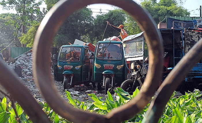 Sebanyak 150 ton sampah diangkut Pekerja Harian Lepas (PHL) Sudin Lingkungan Hidup Jakarta Selatan setiap hari dari Lokasi Penampungan Sampah (LPS) Rawajati.