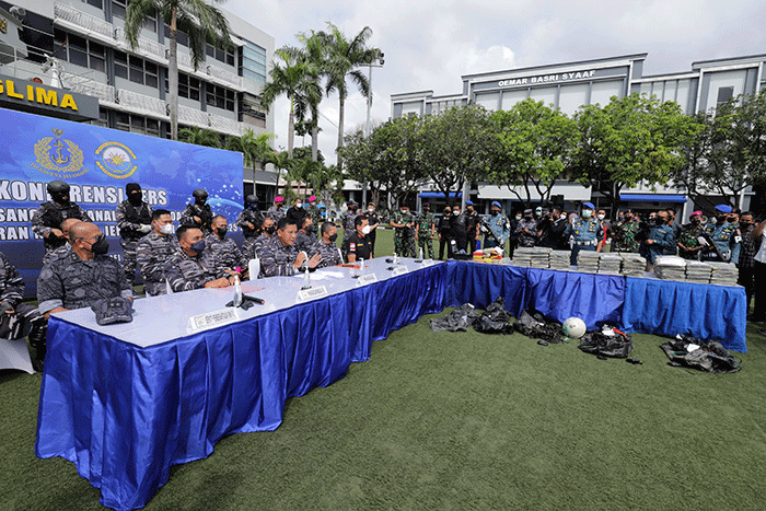 Konferensi pers pengungkapan kasus penggagalan Penyelundupan Narkoba di Wilayah kerja Lanal Banten di halaman kantor Koarmada 1, Jakarta Pusat.