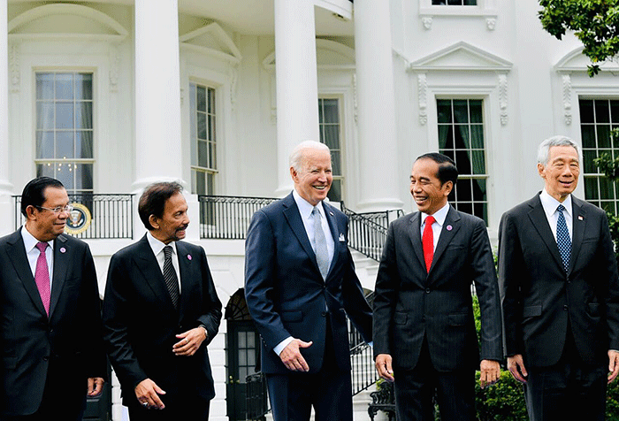 Presiden Joko Widodo menghadiri jamuan santap malam antara pemimpin negara-negara ASEAN dengan Presiden Amerika Serikat Joe Biden.
