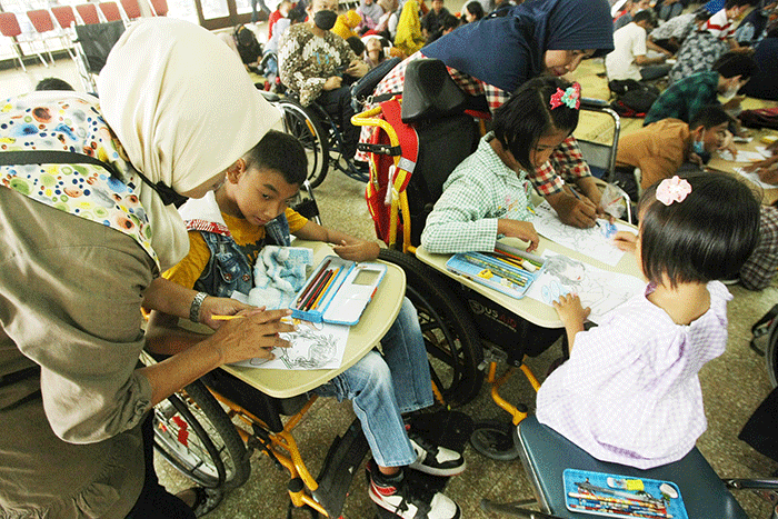 Sebanyak 200 Anak-anak difabel mengikuti program storytelling Yayasan Hope Indonesia Semarang dengan tema belajar sambil bermain di YPAC, Semarang, Jawa Tengah.