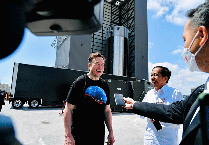 Presiden Joko Widodo berkunjung ke Space X di Boca Chica, Amerika Serikat, Sabtu (14/5/2022).