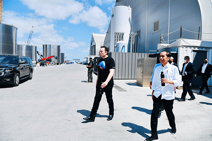 Presiden Joko Widodo berkunjung ke Space X di Boca Chica, Amerika Serikat, Sabtu (14/5/2022).
