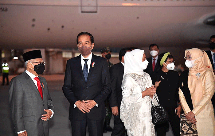 Presiden Jokowi dan Ibu Iriana Joko Widodo tiba di Tanah Air pada Senin, 16 Mei 2022, selepas melakukan rangkaian kunjungan kerja di Washington DC.