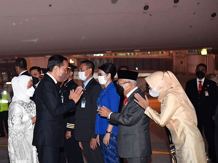 Presiden Jokowi dan Ibu Iriana Joko Widodo tiba di Tanah Air pada Senin, 16 Mei 2022, selepas melakukan rangkaian kunjungan kerja di Washington DC.
