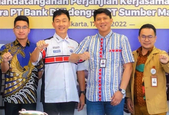 Penandatanganan Perjanjian Kerja Sama terkait Pemasaran Produk dan Jasa di Jakarta, Selasa (17/5/2022).