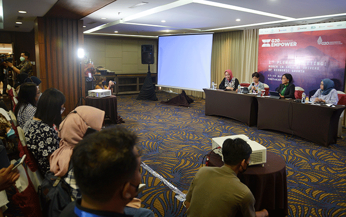 Konferensi Pers G20 Empower dalam rangkaian Plenary Meeting ke-2 di Yogyakarta, Selasa (17/5/2022).