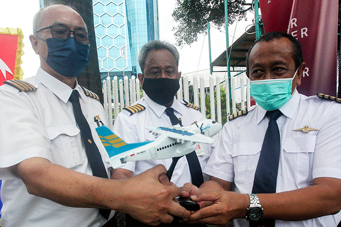 Sejumlah eks pilot senior Merpati Air menggelar aksi unjuk rasa menuntut hak gaji dan pesangon yang belum dibayarkan di Jakarta, Rabu (18/5/2022).