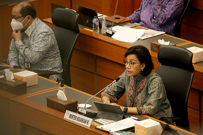 Menteri Keuangan Sri Mulyani mengikuti rapat kerja dengan Badan Anggaran (Banggar) DPR di Kompleks Parlemen, Senayan, Jakarta, Kamis (19/5/2022).