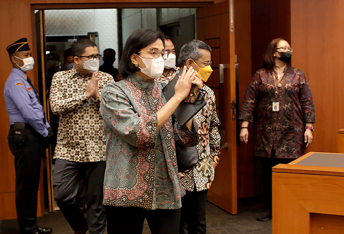 Menteri Keuangan Sri Mulyani mengikuti rapat kerja dengan Badan Anggaran (Banggar) DPR di Kompleks Parlemen, Senayan, Jakarta, Kamis (19/5/2022).
