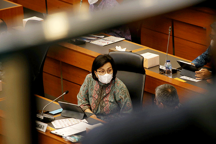 Menteri Keuangan Sri Mulyani mengikuti rapat kerja dengan Badan Anggaran (Banggar) DPR di Kompleks Parlemen, Senayan, Jakarta, Kamis (19/5/2022).