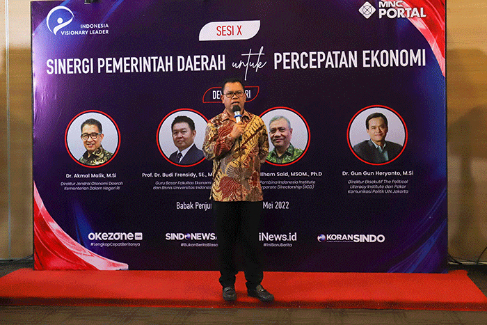 Bupati Toba Poktak Sitorus meberikan pemaparan saat penjurian dalam acara Indonesia Visionary Leader (IVL) sesi X di Auditorim Gedung Sindo.