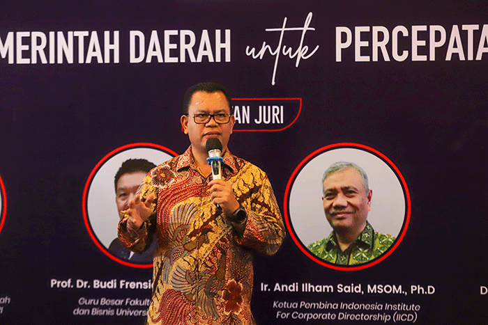 Bupati Toba Poktak Sitorus meberikan pemaparan saat penjurian dalam acara Indonesia Visionary Leader (IVL) sesi X di Auditorim Gedung Sindo.