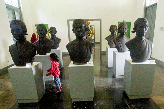 Pelajar melihat diorama yang terpajang di Museum Kebangkitan Nasional, Jakarta, Jumat (20/5/2022).