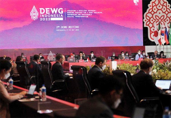 Menkominfo mengajak delegasi Digital Economy Working Group Presidensi G20 Indonesia untuk menghadiri pertemuan ketiga yang akan berlangsung di Labuan Bajo.