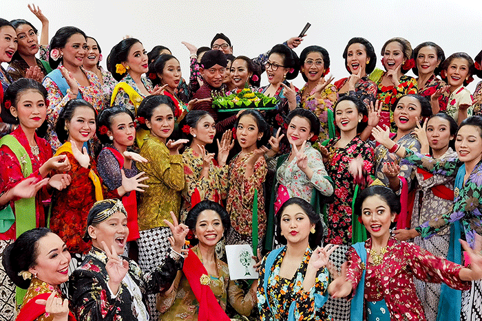 Founder Belantara budaya Indonesia, Diah Kusumawardani (tengah) saat Parade Fashion Show dalam rangkaian Bulan Kebangkitan di Museum Kebangkitan Nasional.