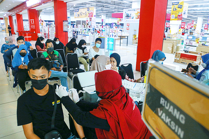 Warga Kota Palembang dan Kabupaten Banyuasin tetap antusias melakukan vaksin Covid-19.