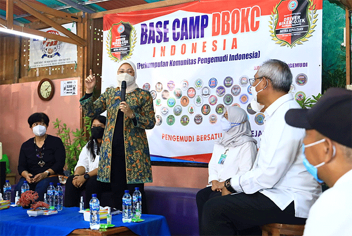Menaker Ida Fauziah saat menghadiri acara halal bihalal dengan perkumpulan komunitas pengemudi Indonesia.